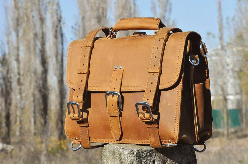 You are currently viewing Men’s Bag Guide: Leather Briefcase and Messenger Bag